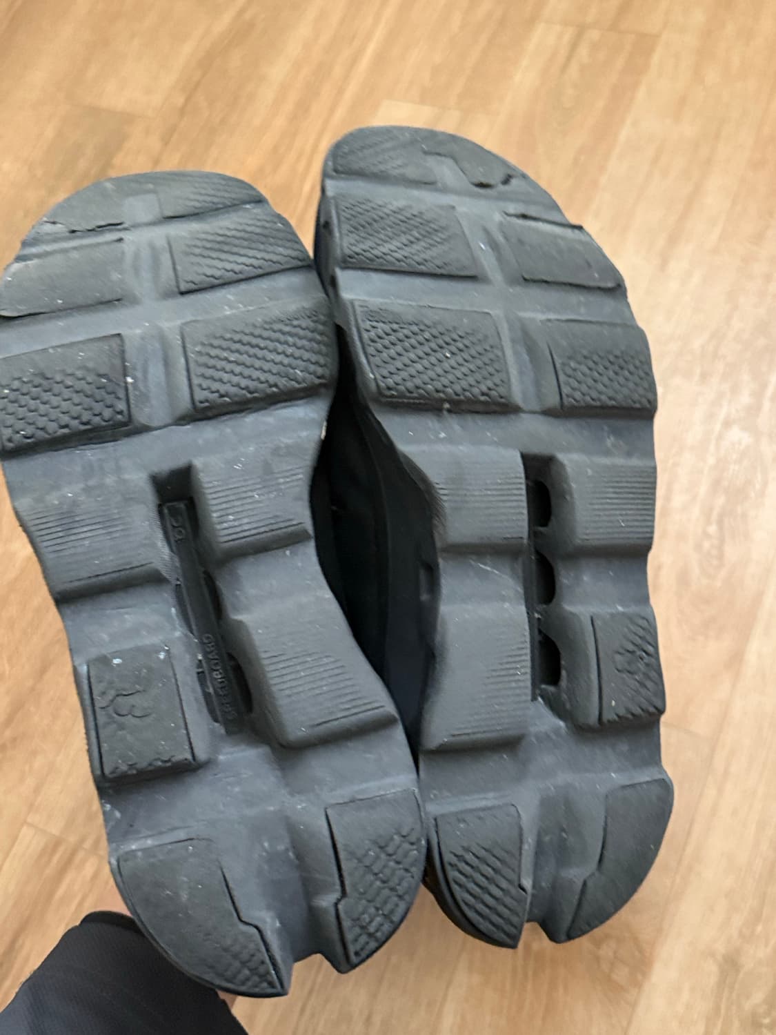 온러닝 클라우드몬스터 올블랙 43 280 상품이미지6