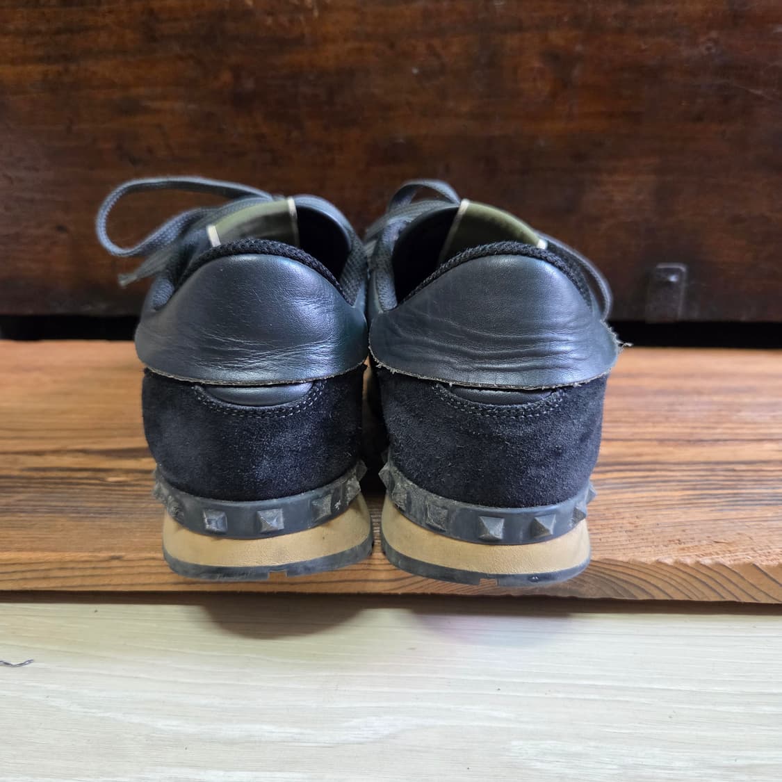 발렌티노 가라바니 락러너 로우탑 블랙 스니커즈 상품이미지3