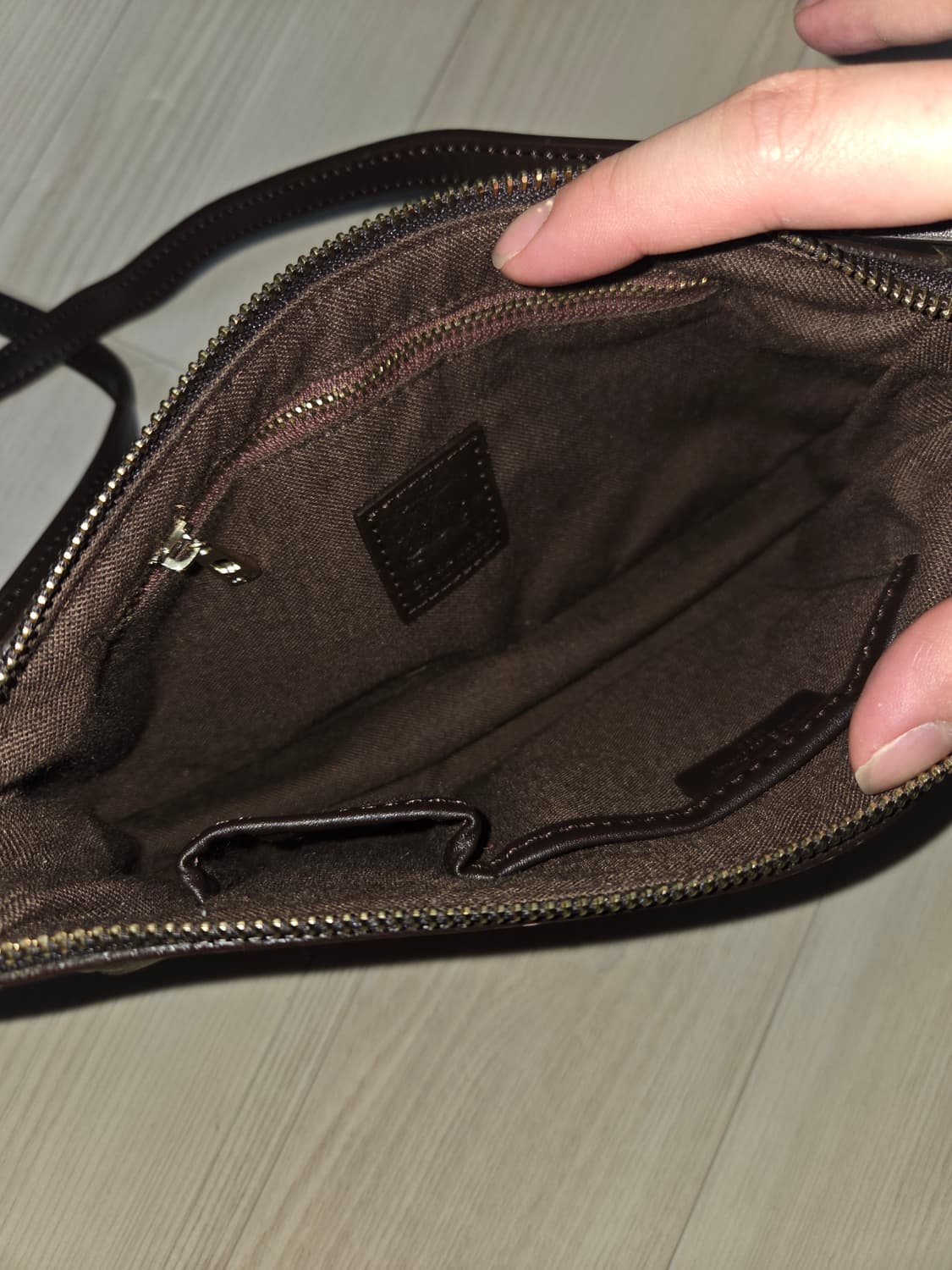 버버리 헤이마켓 체크 파우치 숄더백 상품이미지3