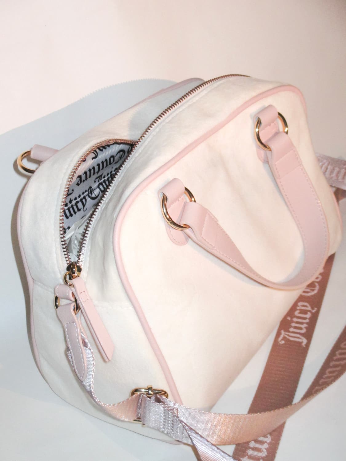 쥬시 꾸뛰르 스쿨백 스타일 크림&핑크 벨로아 토트백  + 하트 챰 상품이미지3