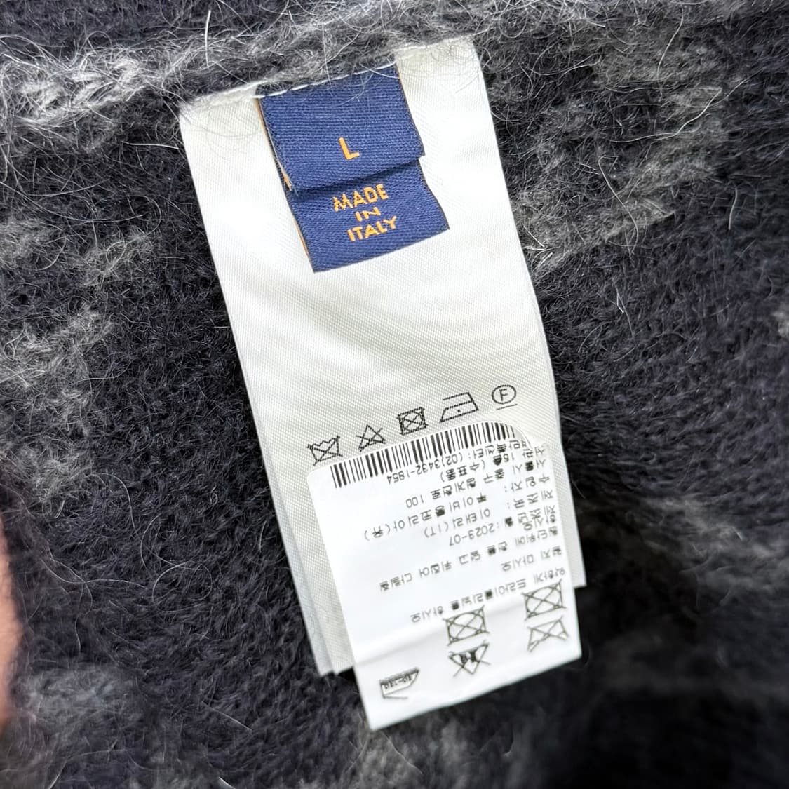 [S+급/L] 루이비통 모노그램 모헤어 가디건 블랙 상품이미지6