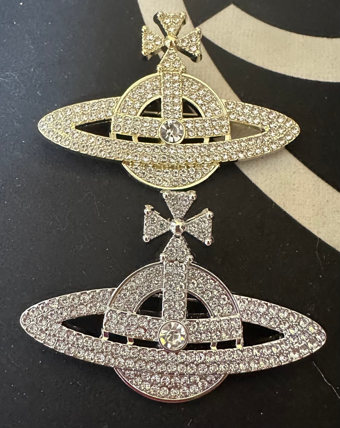 비비안웨스트우드 큐빅 브로치 금/은색 상품이미지1