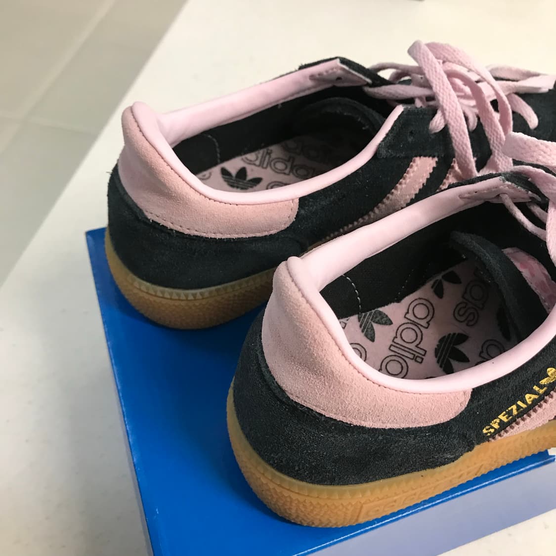 아디다스 스페지알 핸드볼 코어 블랙 클리어 핑크 (225) 상품이미지4