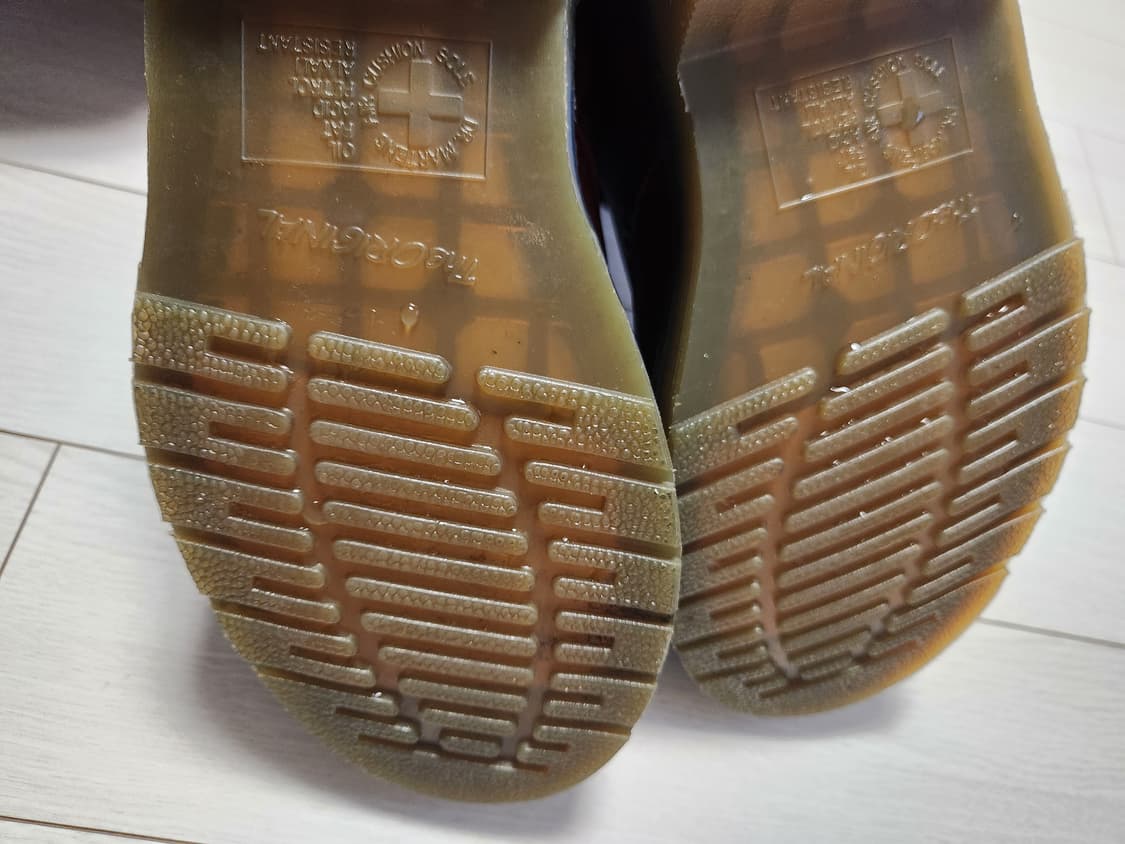 닥터마틴 1460 체리레드 사이즈 UK3 EU36 약235mm

사진처럼 상품이미지9