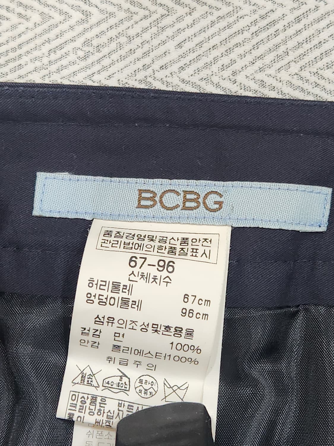 [26] BCBG 네이비 플리츠 스커트 67사이즈  (26인치) 상품이미지4