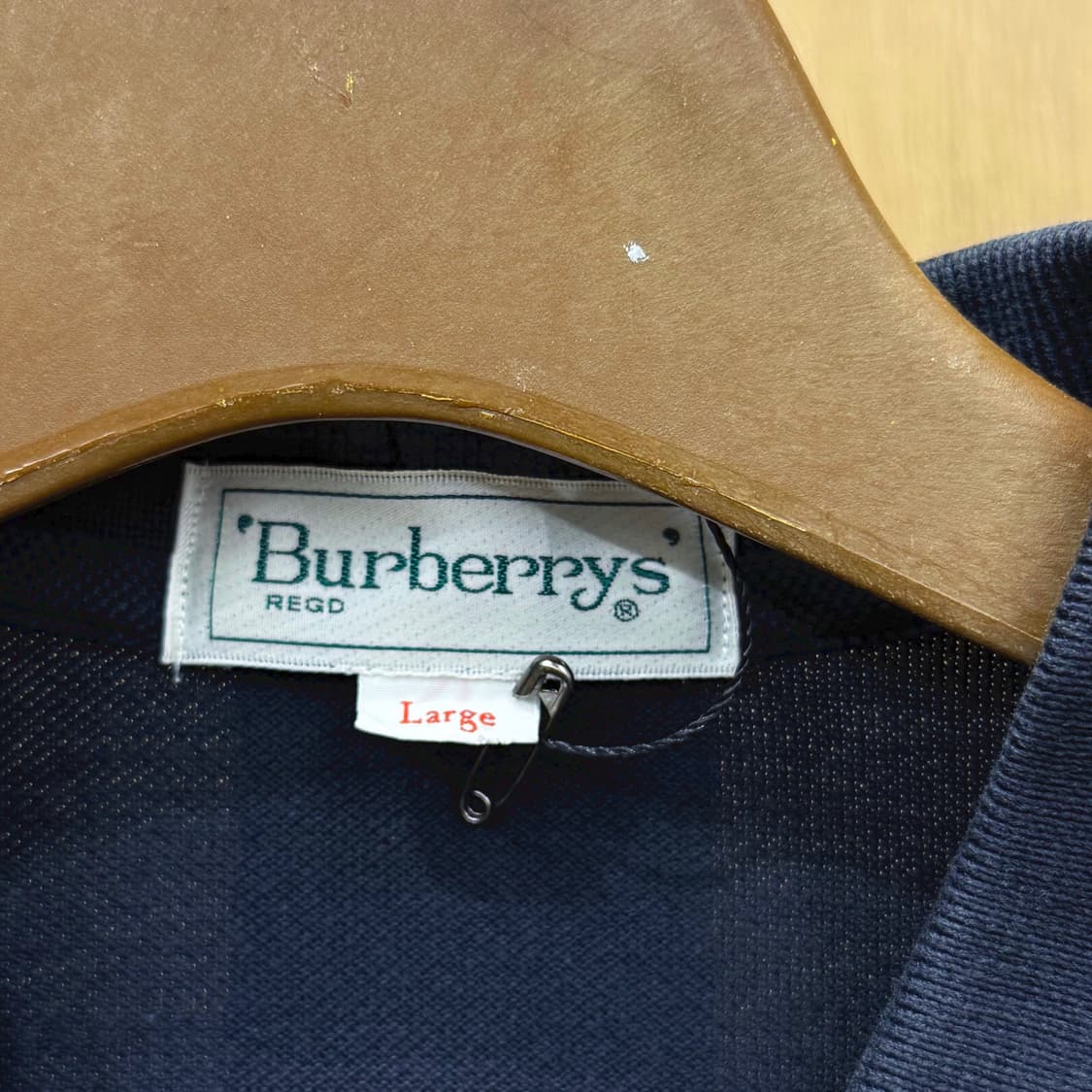 버버리 긴팔 카라 폴로티 노바체크 넥라인 포인트 디테일 레귤러핏 네이비 상품이미지7