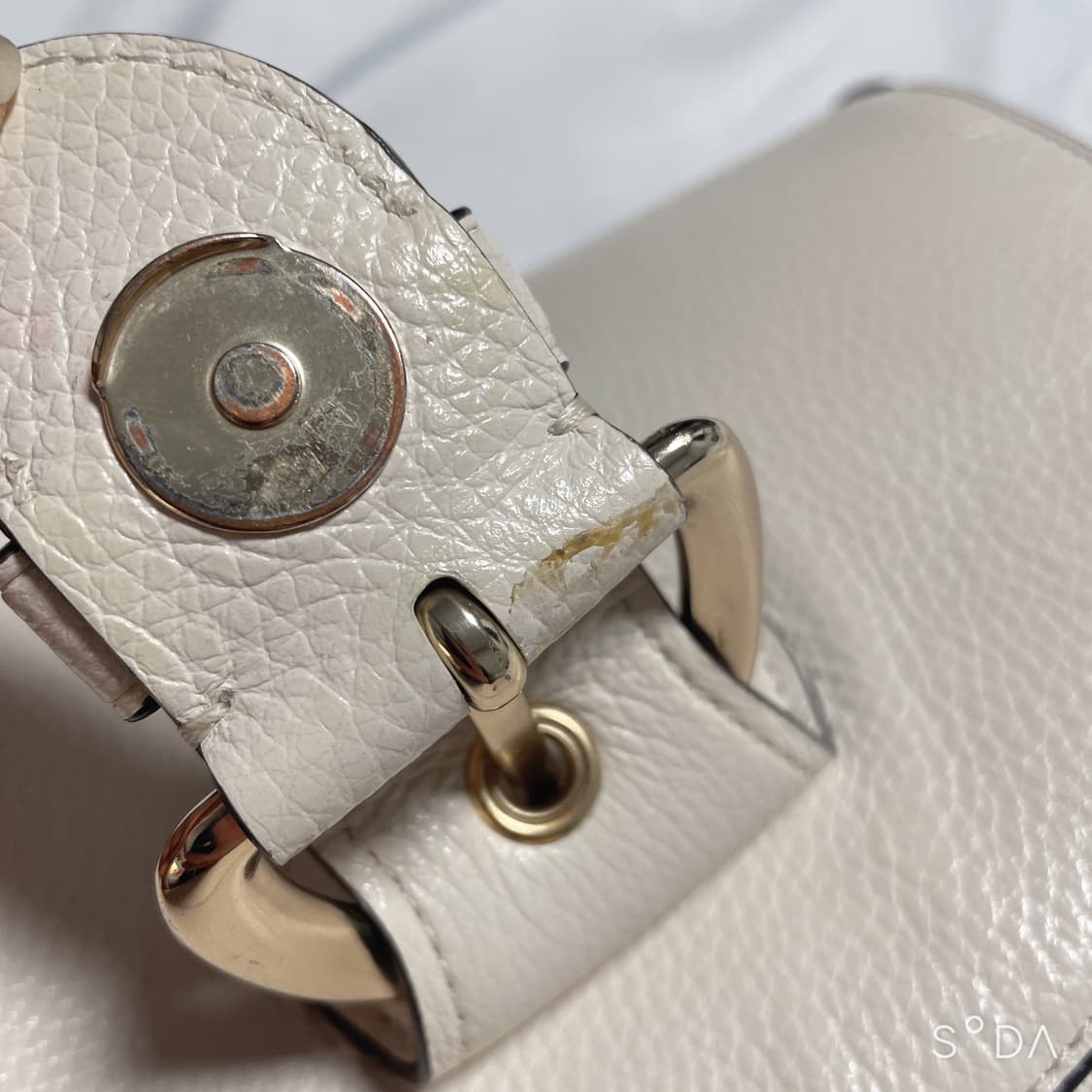 코치 아이보리 레더 숄더백 상품이미지10