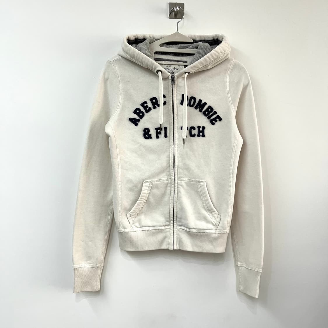 아베크롬비 딱붙핏 자수로고 아이보리 후드집업 상품이미지2
