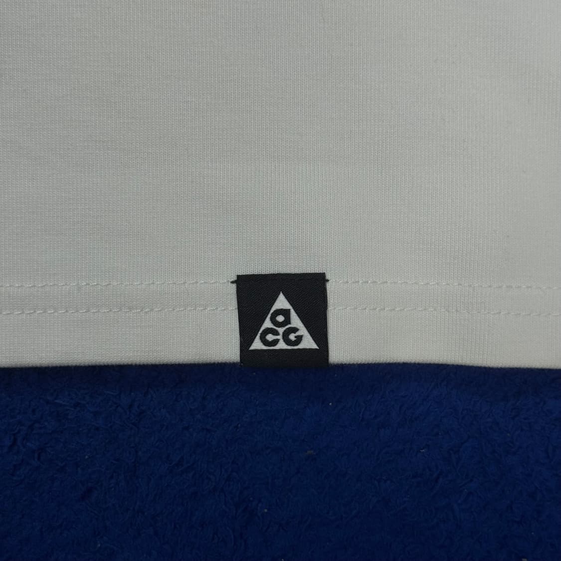 나이키 ACG 로고 프린트 화이트 반팔티 상품이미지4