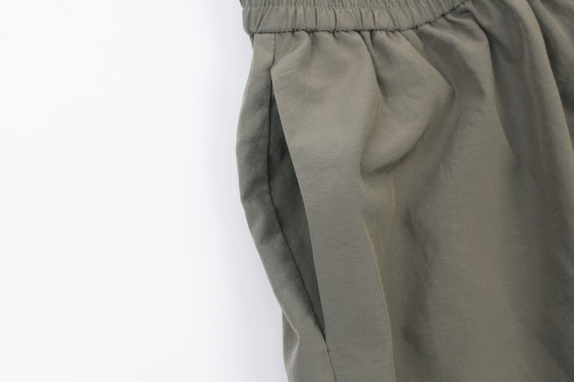 URBAN REVIVO Poly Wide Pants  상품이미지3