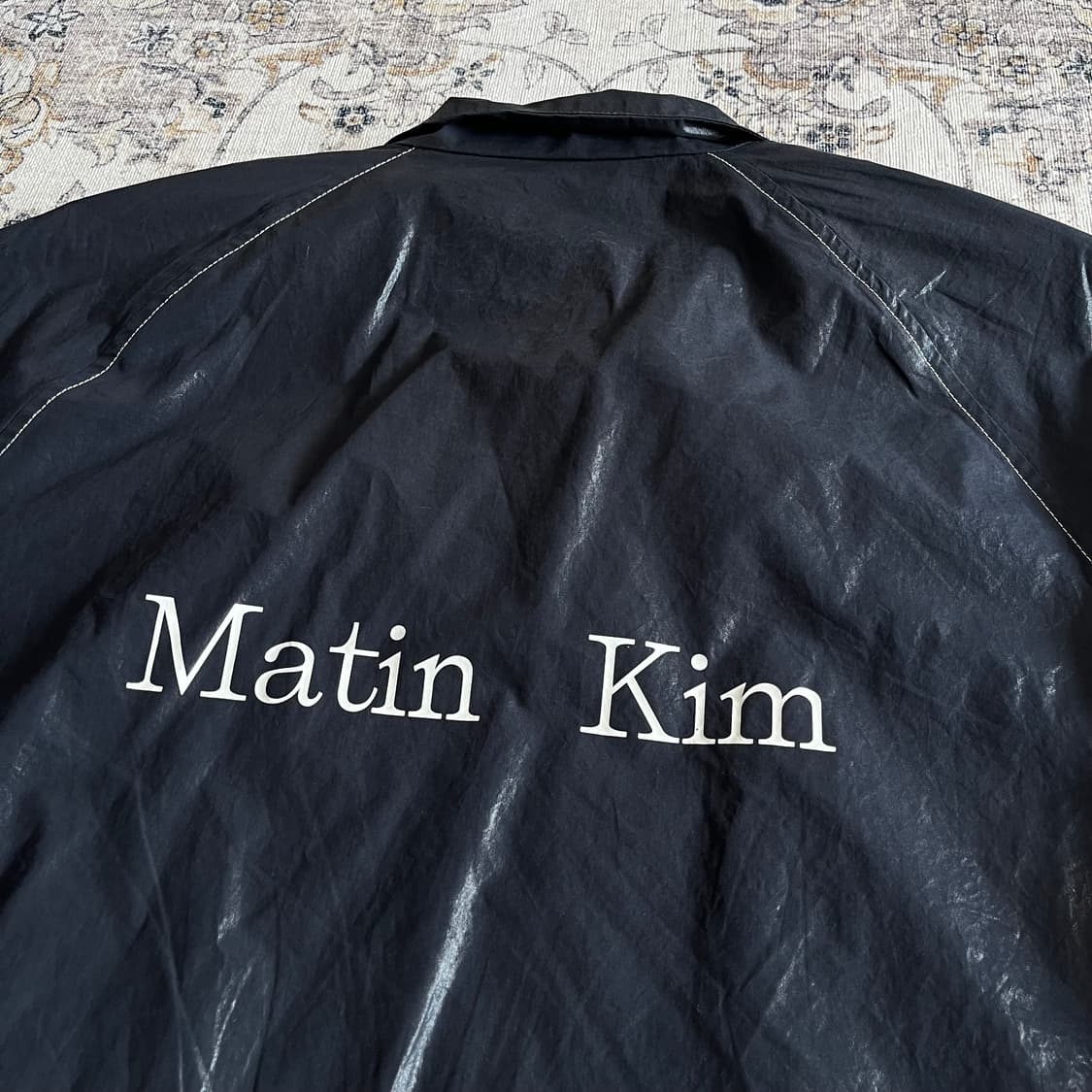 마뗑킴 로고 스펠아웃 코팅 자켓 상품이미지2