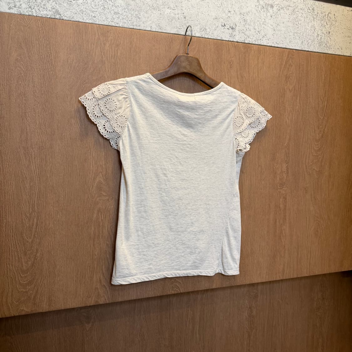 빈티지 티셔츠 캡소매 티셔츠 펀칭 레이스 슬리브 디테일 아이보리 상품이미지2