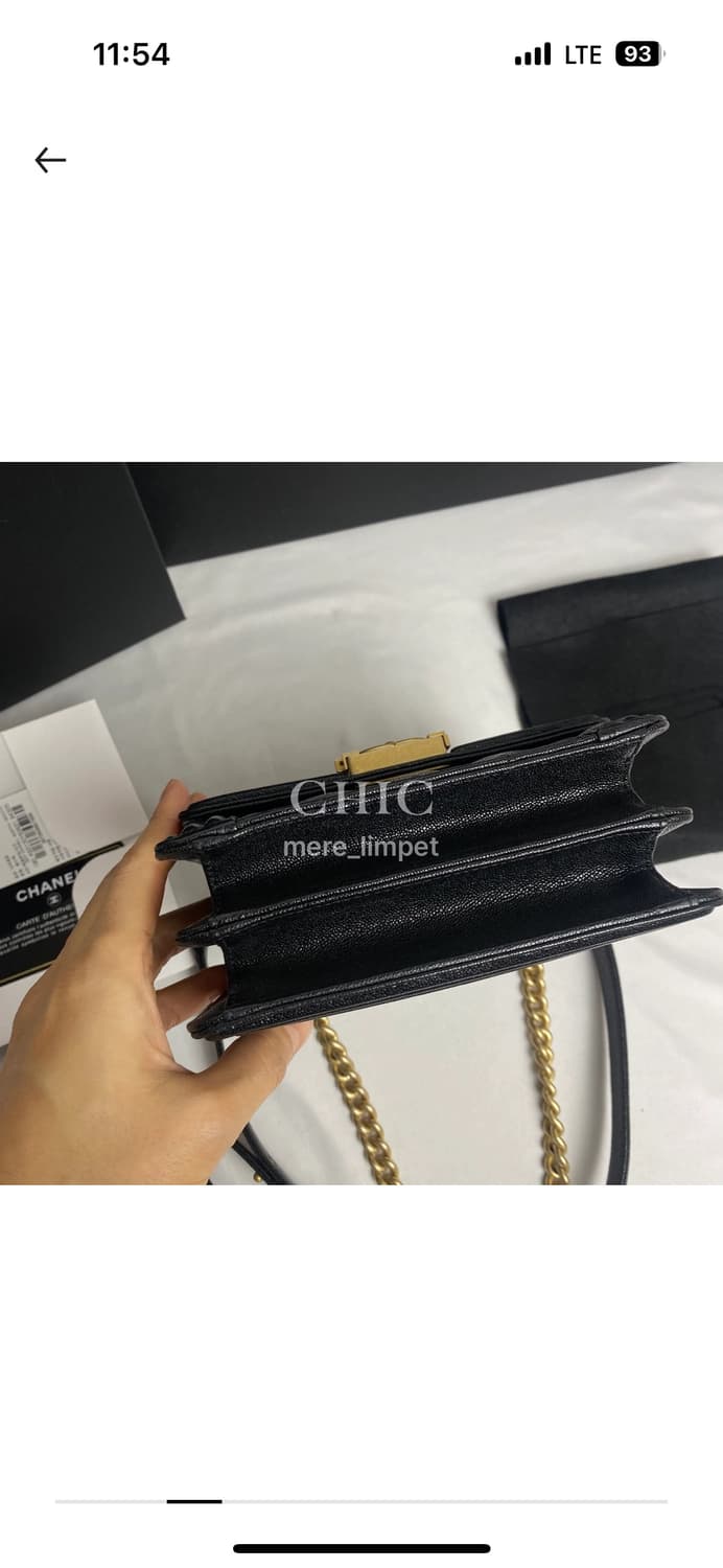 [신품급풀박스]샤넬 보이사첼백 뉴보이 금장 캐비어 한정판 상품이미지9