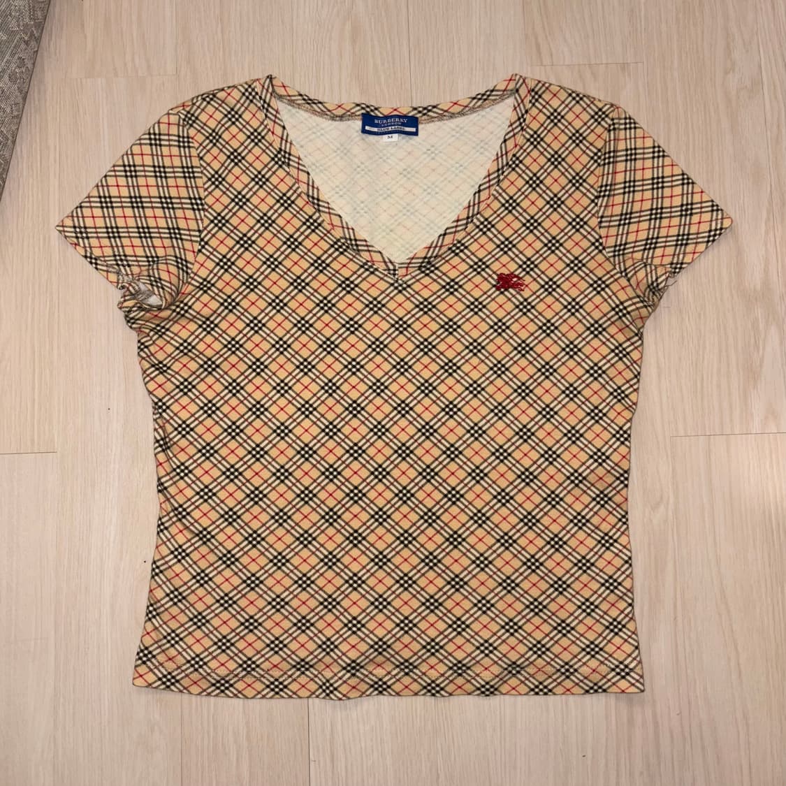 버버리 브이넥 티셔츠 상품이미지1