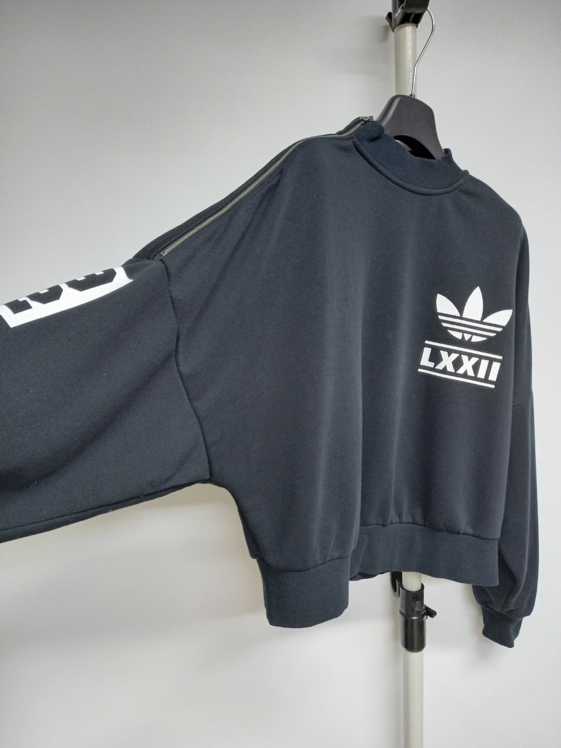 아디다스 춘추동 루즈박시핏 맨투맨 66.77 상품이미지4