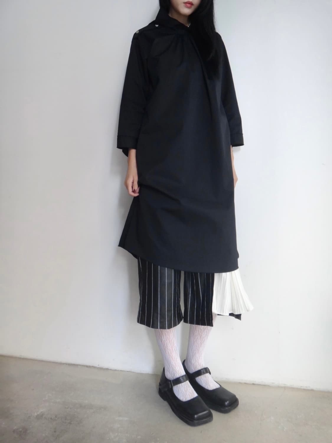 Stripe pleats mix leather capri pants 상품이미지8