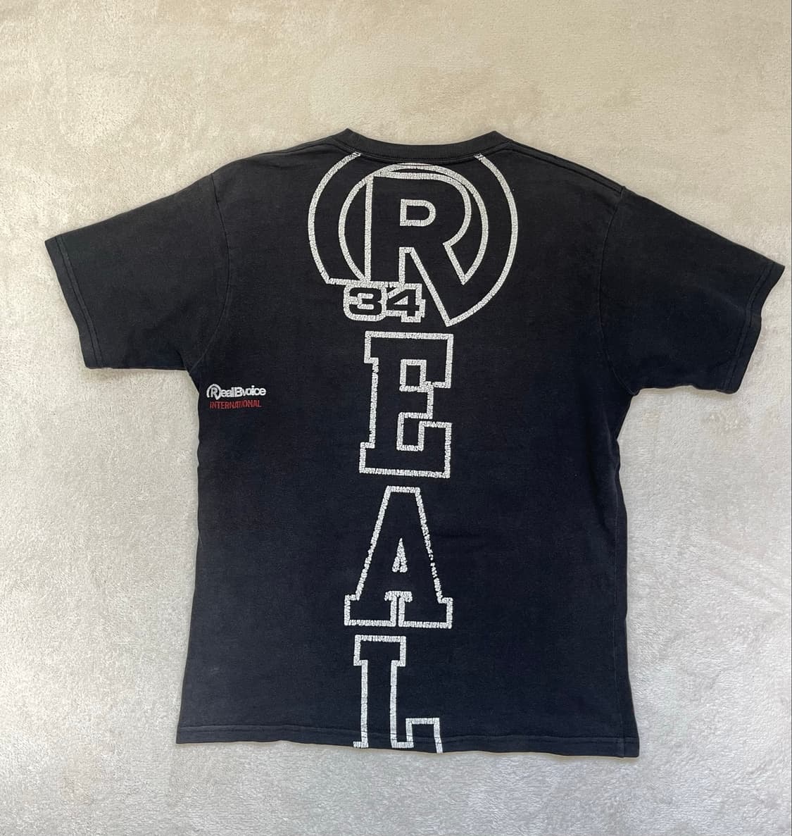 REALBVOICE 34 Crack Printing T-shirt 상품이미지2