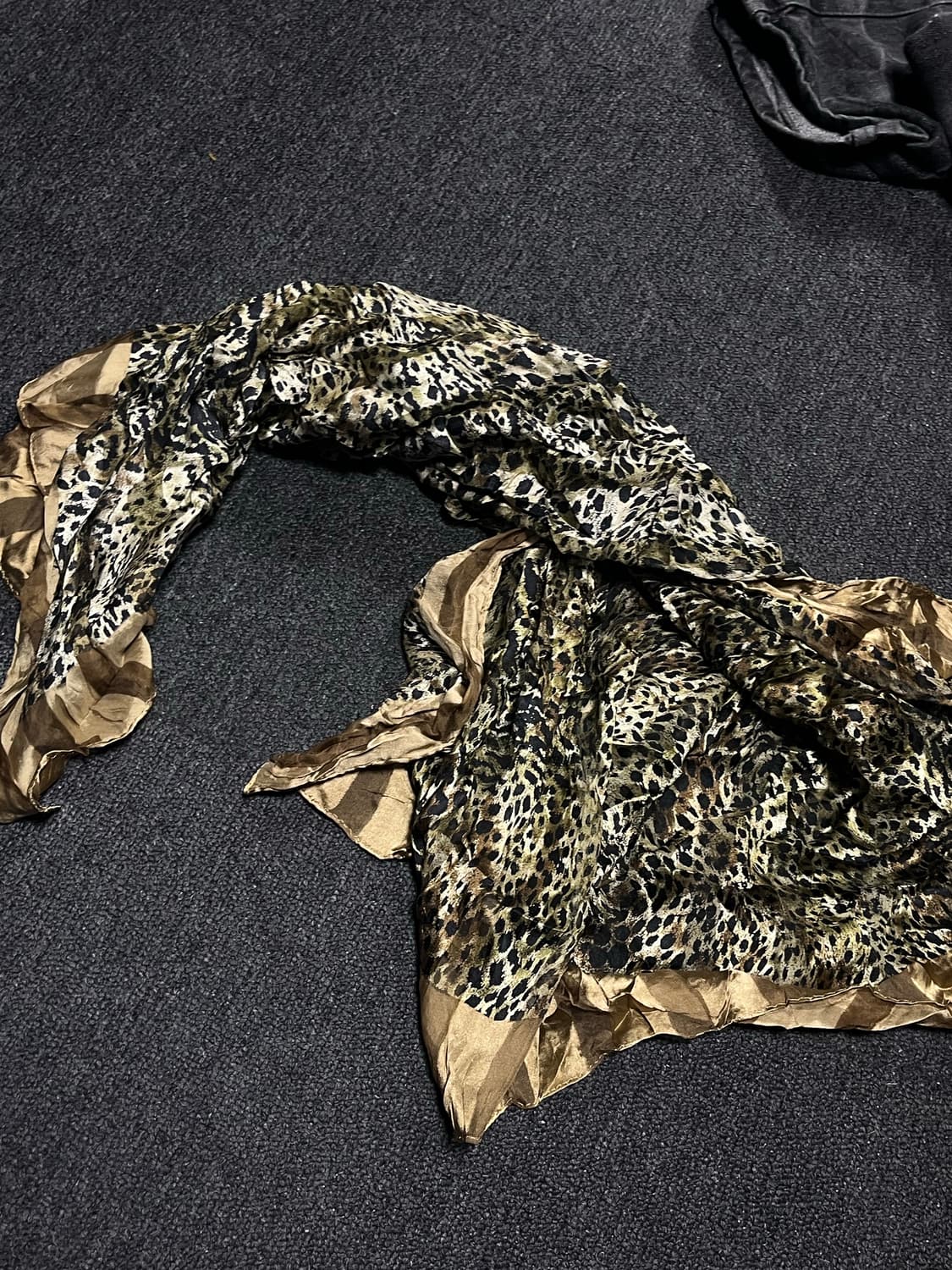 Vintage Leopard silky scarf 상품이미지3