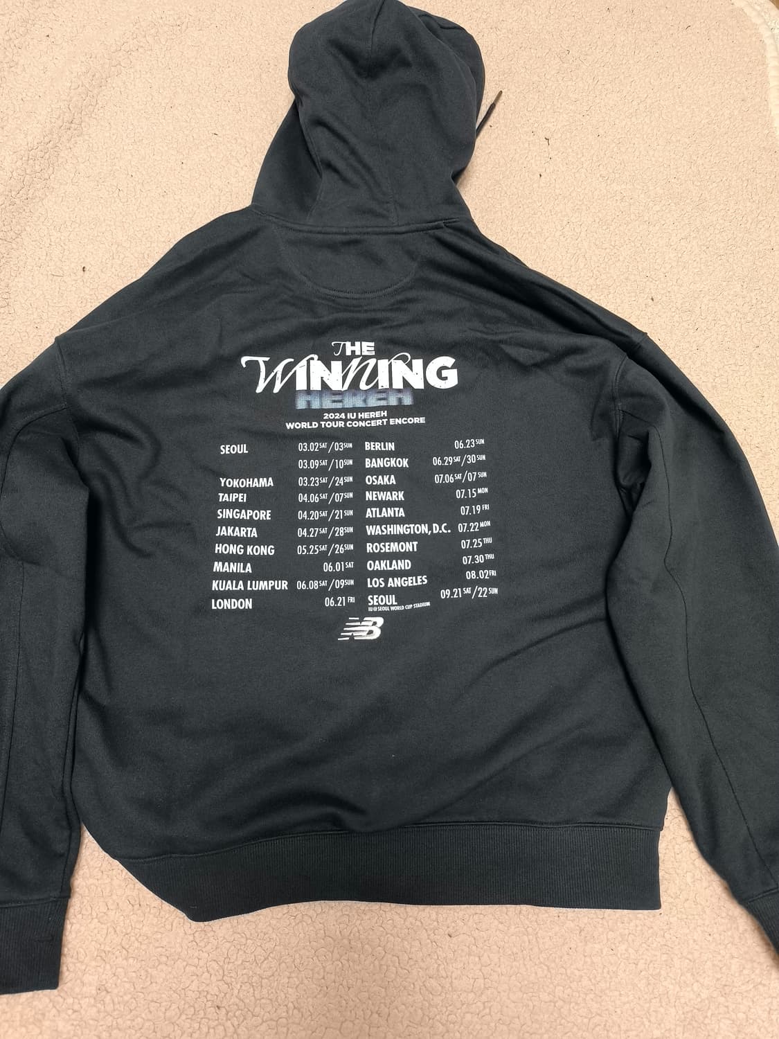 New Balance x IU world tour hoodie 상품이미지2