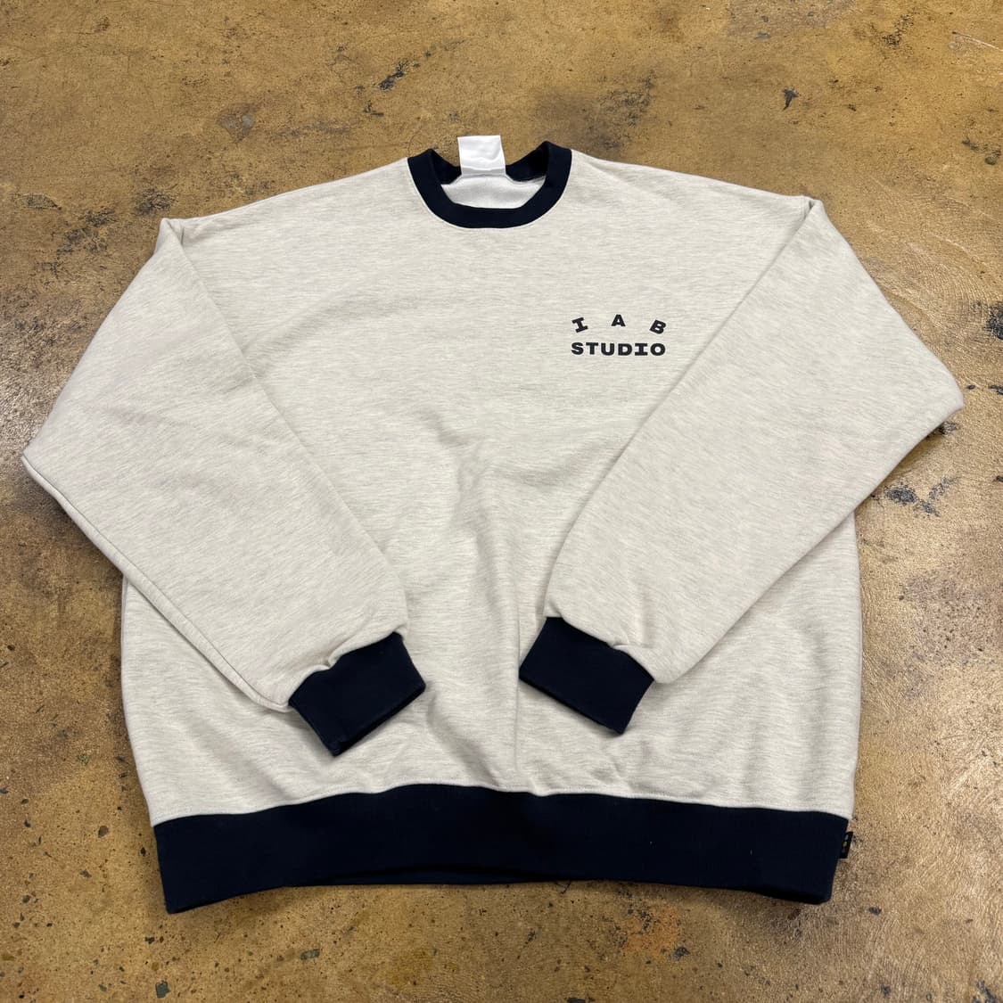 아이앱 스튜디오 맨투맨 상품이미지2