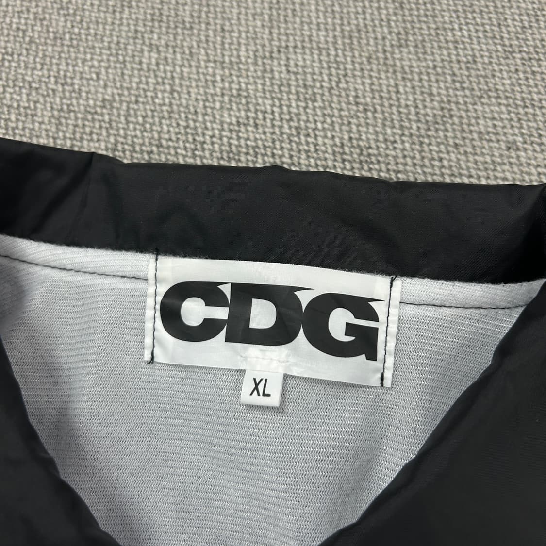 꼼데가르송 CDG 백프린팅 코치자켓(XL) 상품이미지2