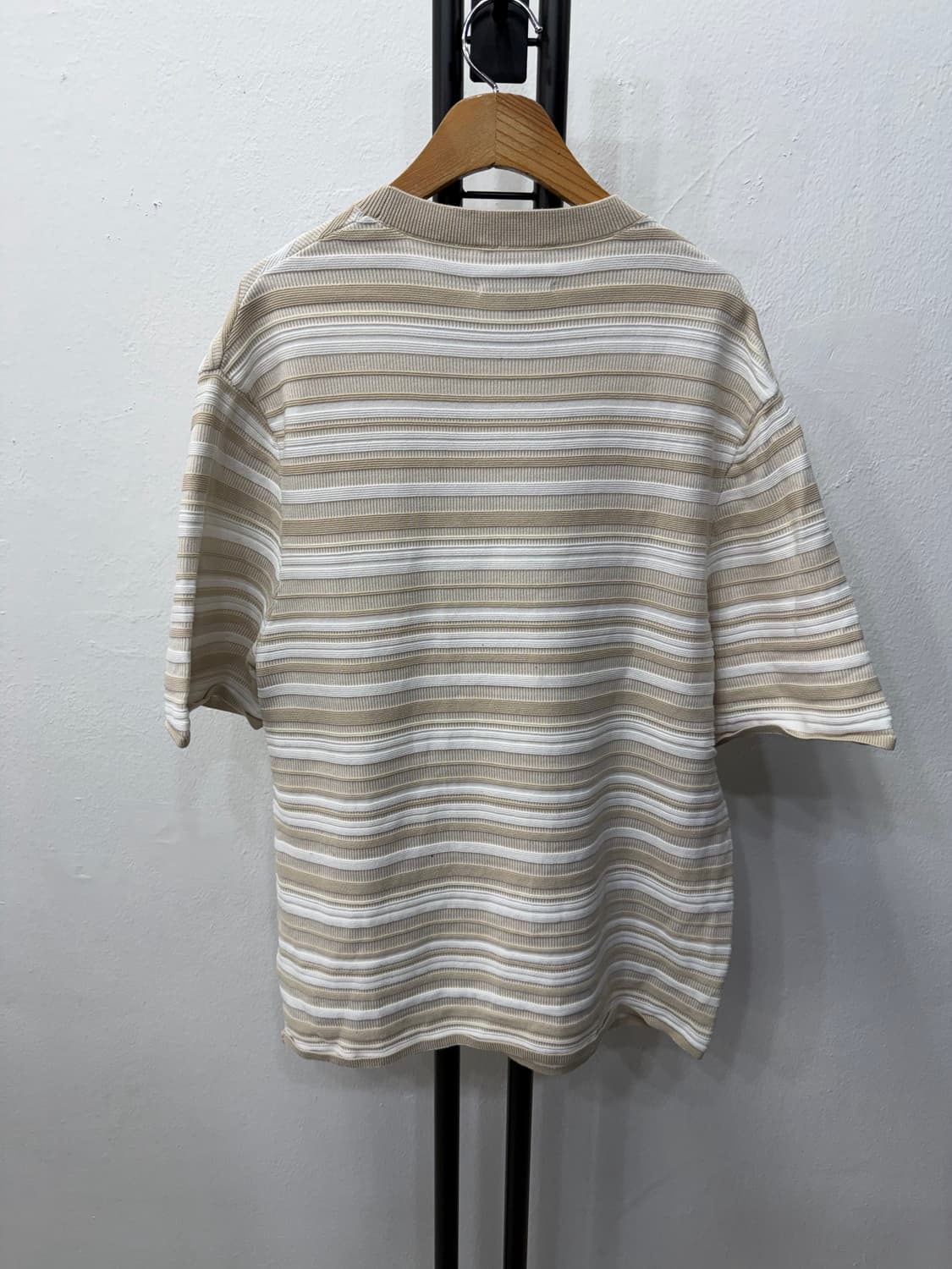 정품) COS 코스 남성 릭렉스핏 스트라이프 반팔 니트 S 상품이미지4