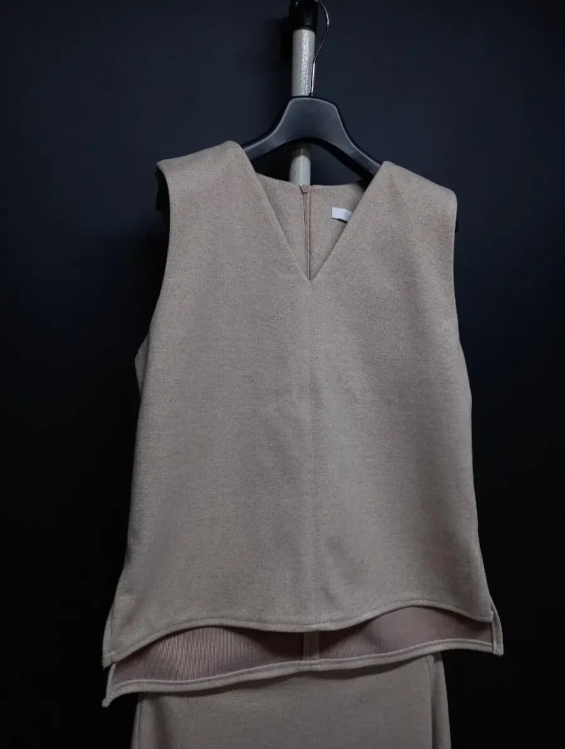 새 J.SOO 오트밀 추동 플레어스커트 베스트 셋업 44.33 상품이미지4