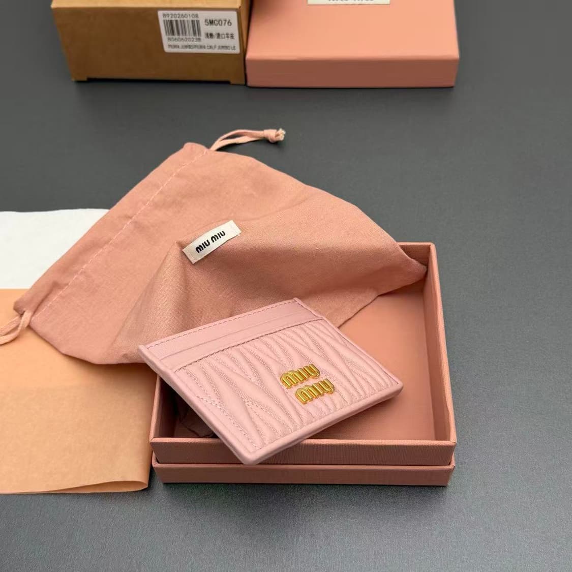 미우 미우 마테라쎄 나파 가죽 카드 홀더 앨러배스터 핑크 상품이미지8