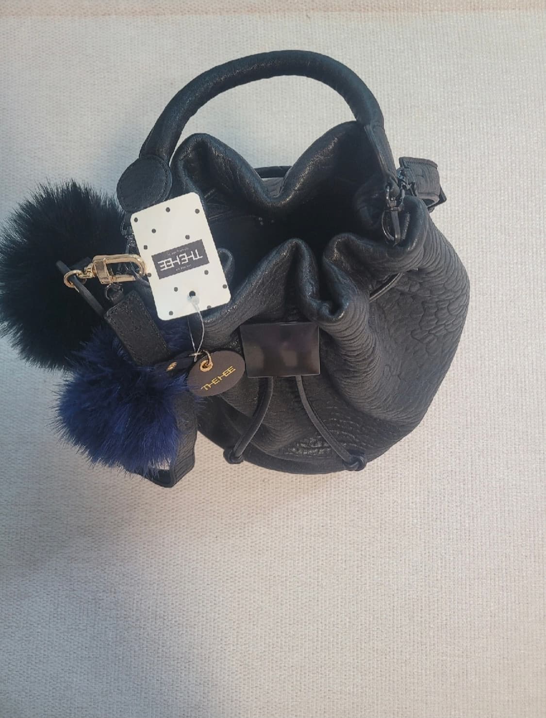 [더히 / THEHEE] 천연 가죽 버킷백 (폼폼이 포함) 상품이미지2