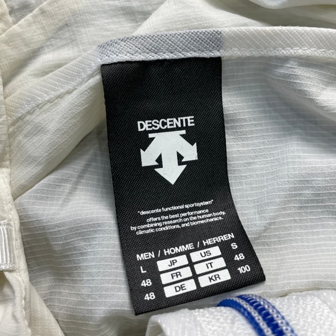 100 데상트 경량 바람막이 상품이미지3