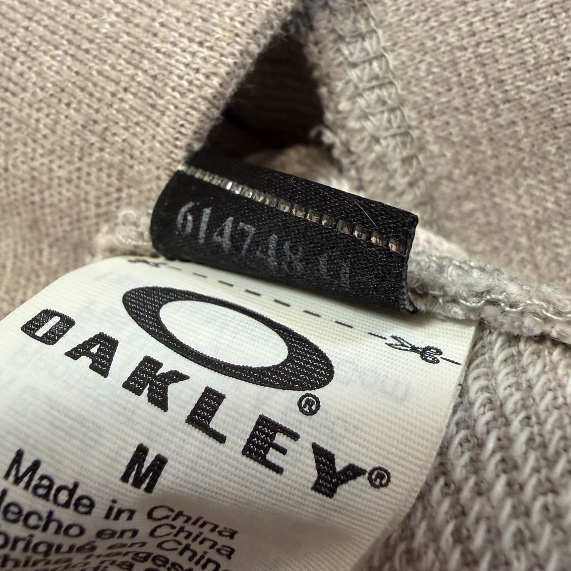 오클리(Oakley)의 그레이 컬러 블록 래글런 스웻셔츠 상품이미지5