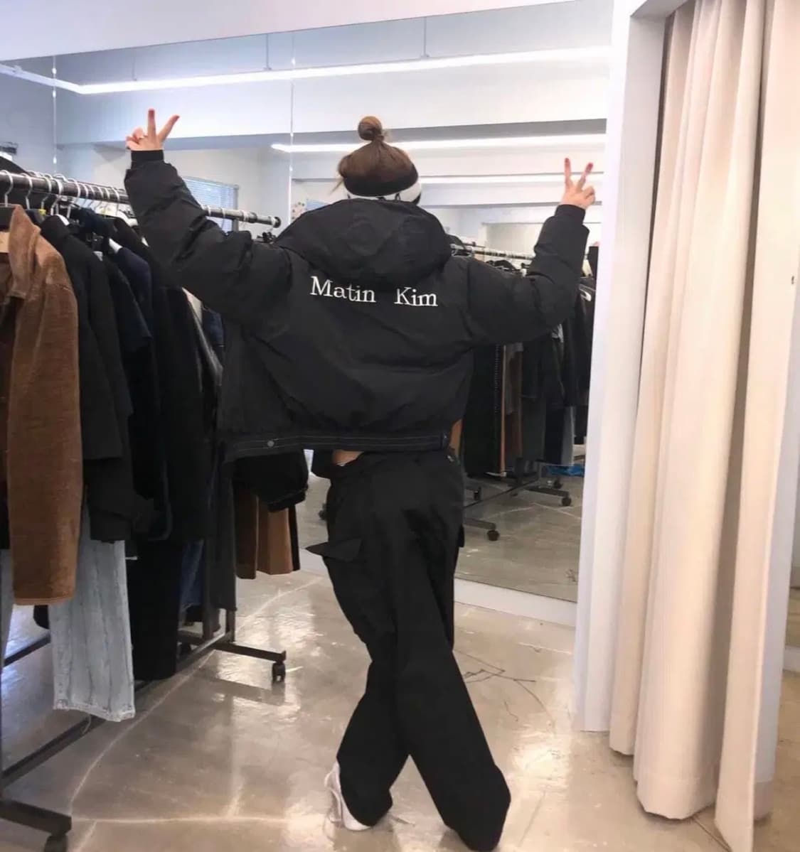 마뗑킴 크롭 후드 다운 패딩자켓 블랙 상품이미지3