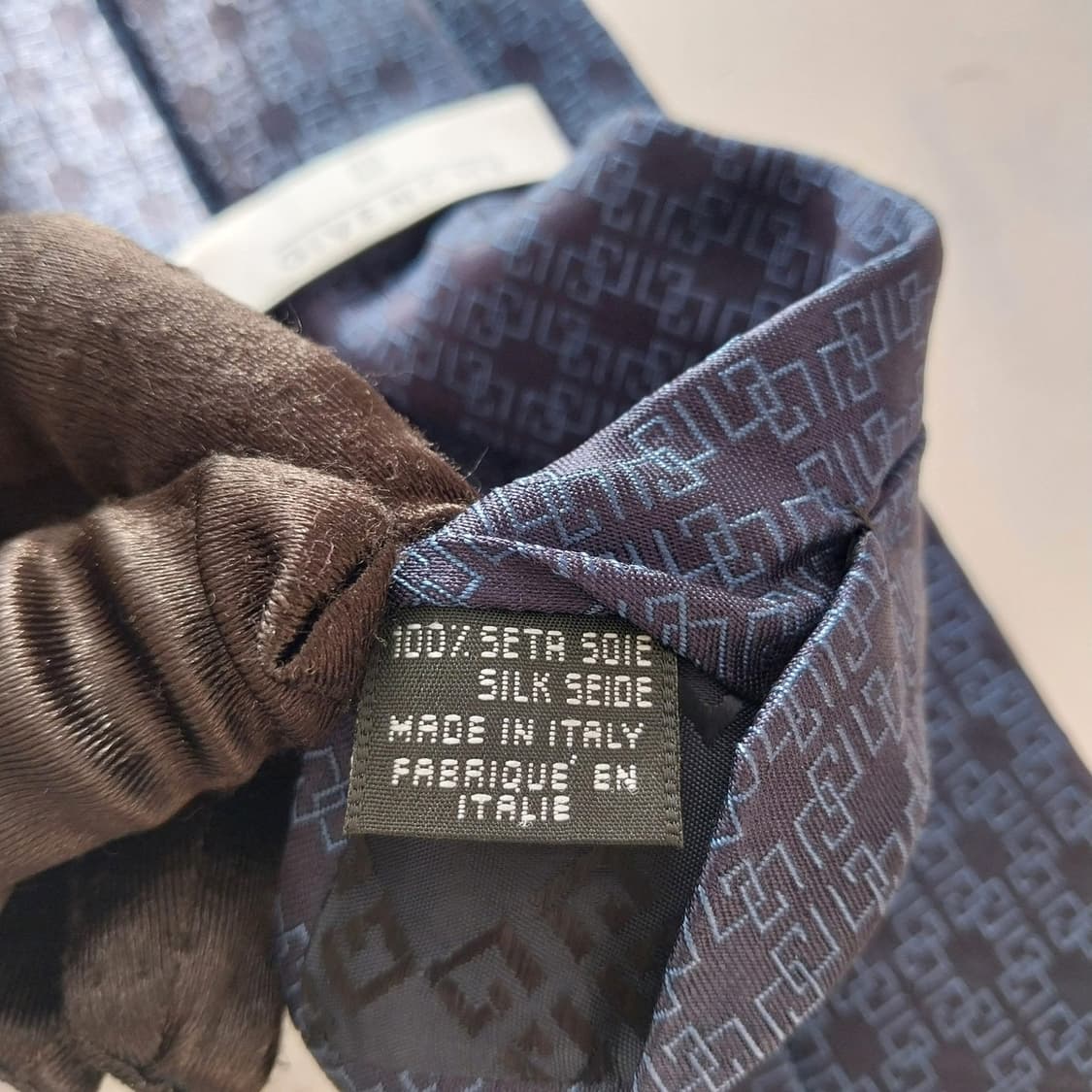 지방시 실크 네이비 로고 자카드 넥타이 9.8cm A+등급 K1557
 상품이미지10