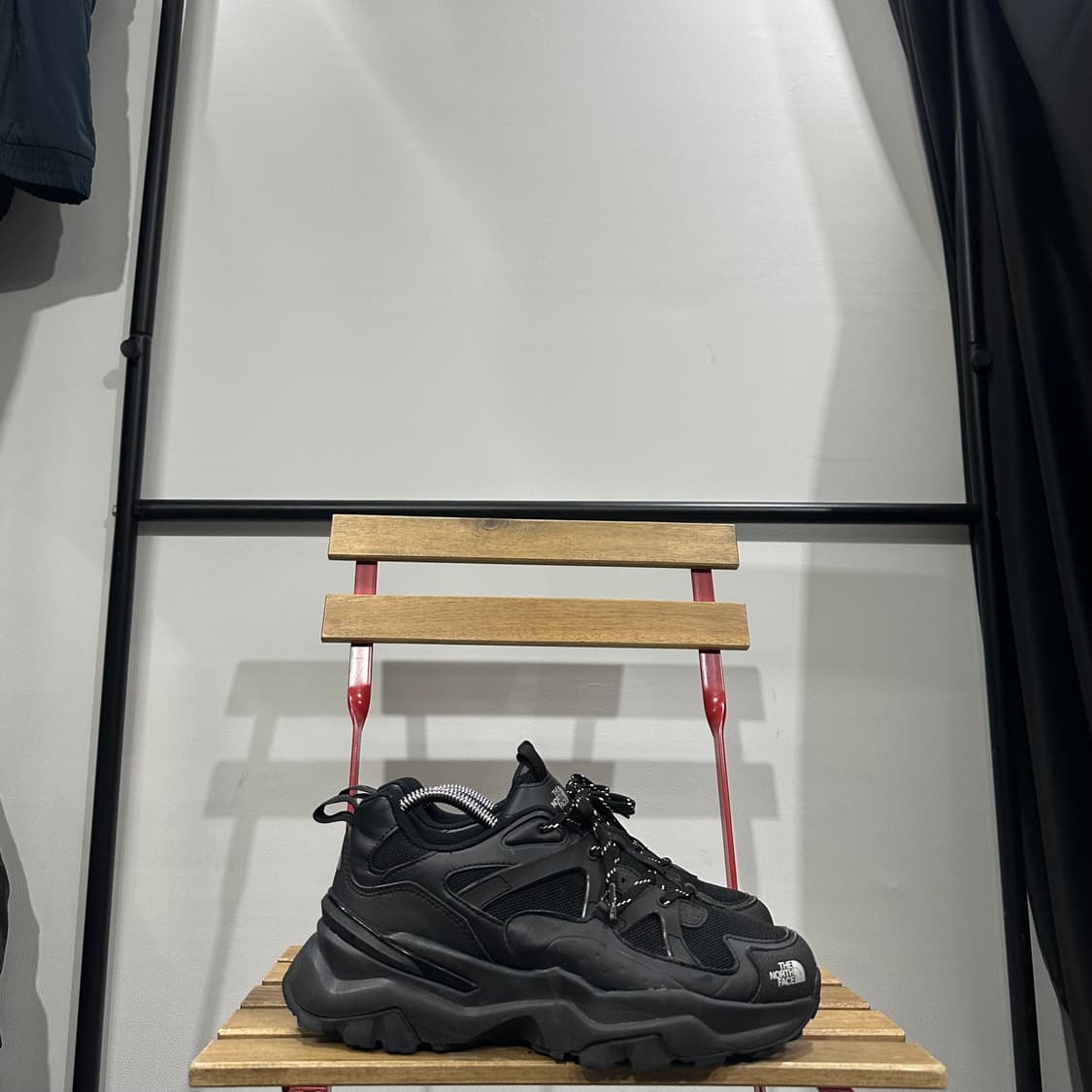 260) 노스페이스 스니커즈 남성 남지 트레킹화 헥사 V2 블랙 상품이미지1