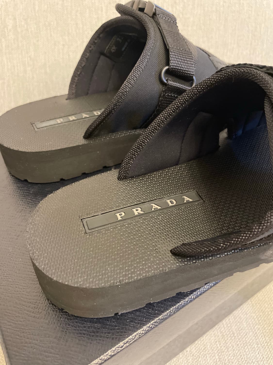 [새상품] 프라다 PRADA 나일론 샌들 블랙 (260mm) 상품이미지5
