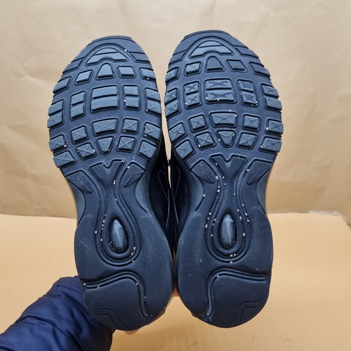 나이키 에어맥스97 트리플 블랙 운동화235 상품이미지3