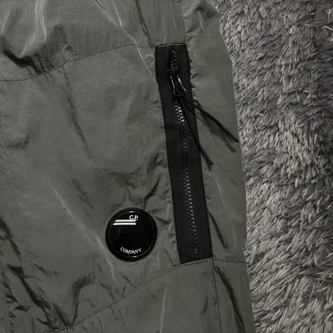 [[82, 한글택, A급] CP컴퍼니 싱글렌즈 나일론 팬츠p129 상품이미지4