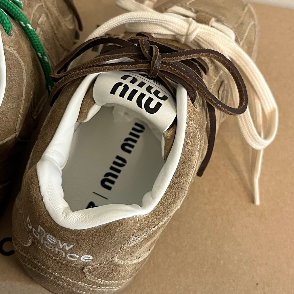 [37.5]미우미우 x 뉴발란스 26ss 스니커즈/에크루 상품이미지4