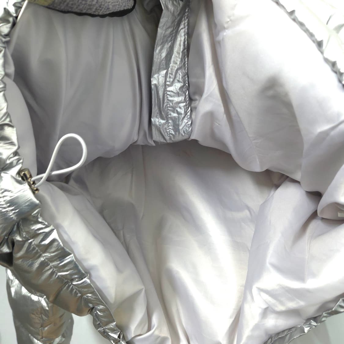 66/128 글로시 메탈릭 푸퍼 크롭 숏패딩  상품이미지5