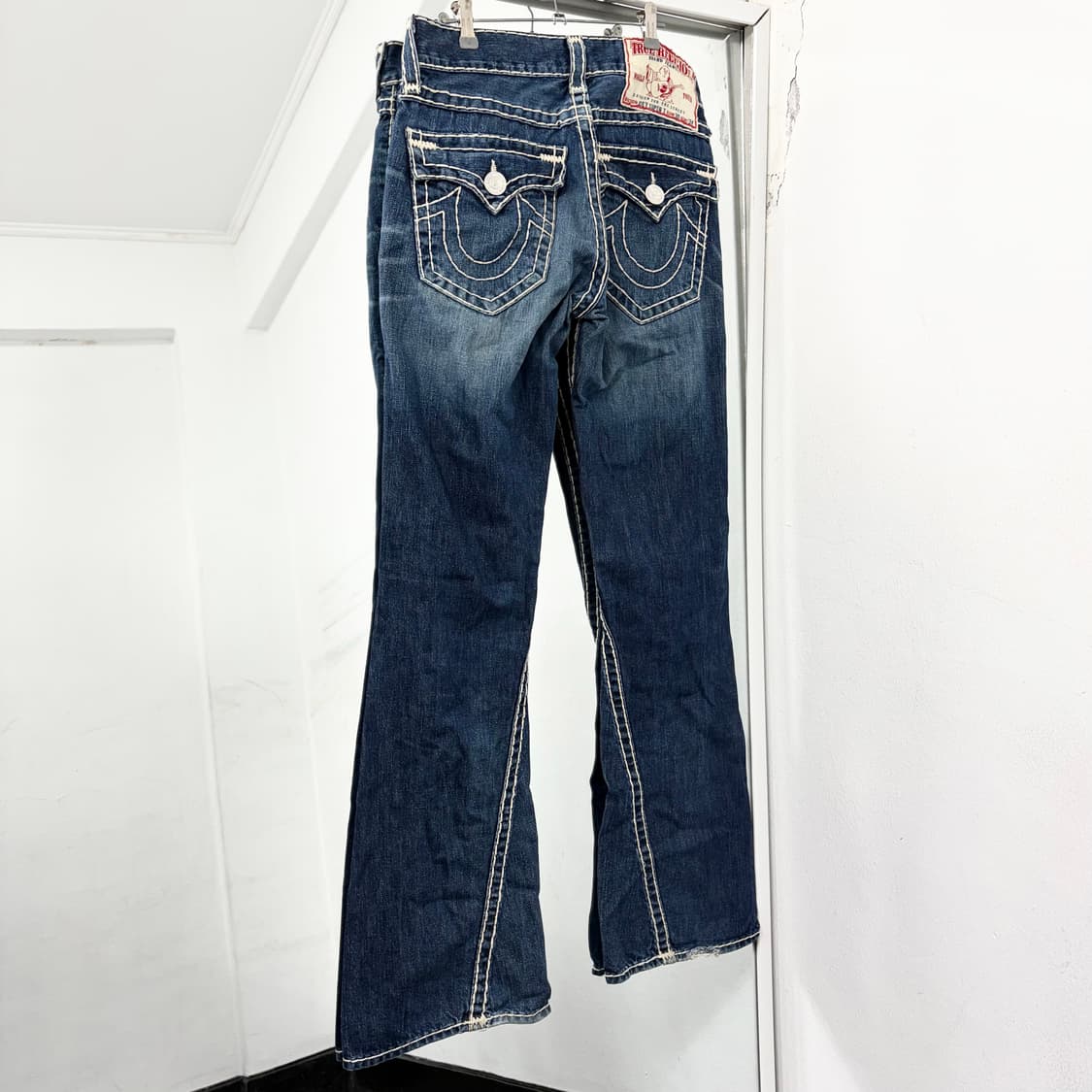 트루릴리전 부츠컷 데님 팬츠 상품이미지4