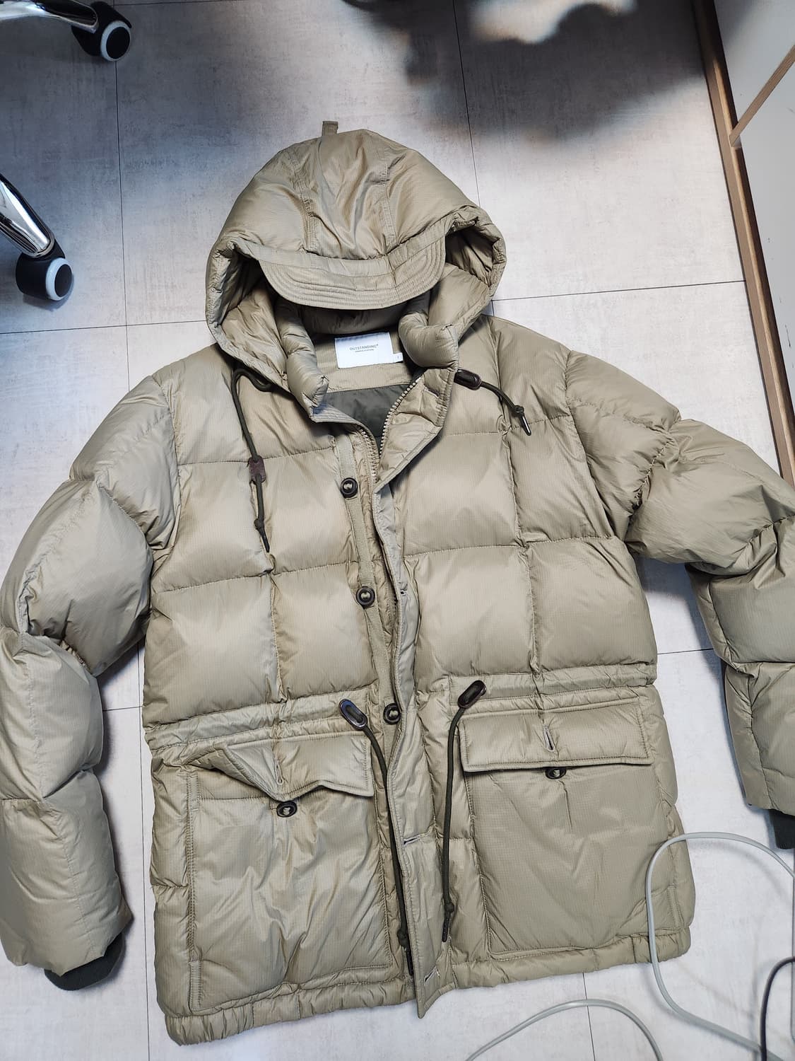 [100] 아웃스탠딩 카라코람 베이지 24fw 상품이미지1