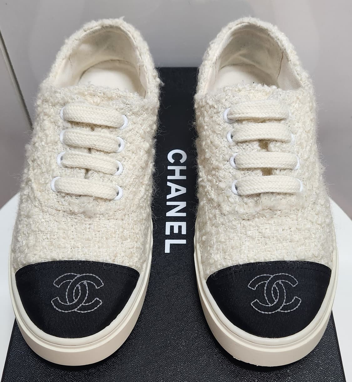 [정품] 샤넬 스니커즈 운동화 CC로고 코튼 트위드 아이보리/블랙 37C 상품이미지1