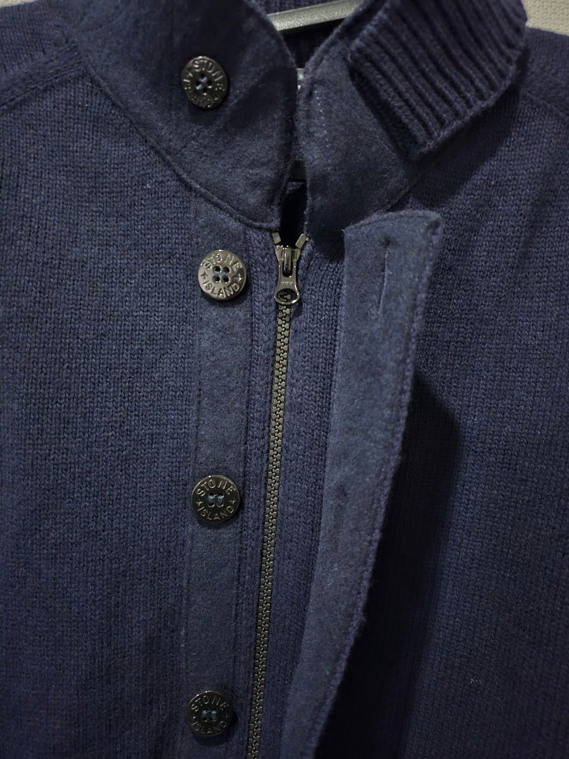 정품 스톤아일랜드 21FW 와펜 버튼 가디건 95 / M 상품이미지3