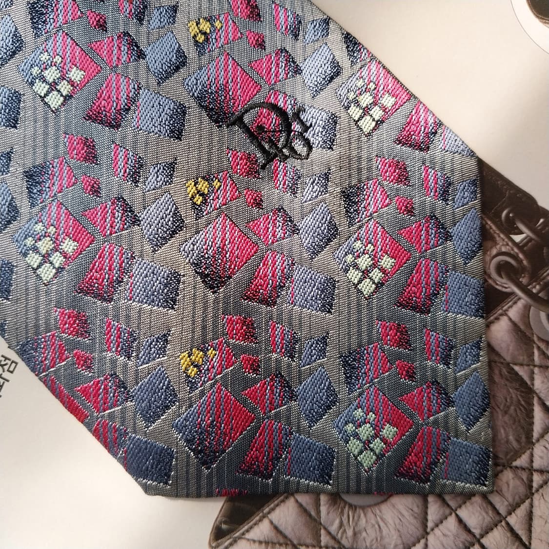 크리스찬 디올 넥타이 그레이 자카드 패턴 8.4cm A등급 K2146
 상품이미지6