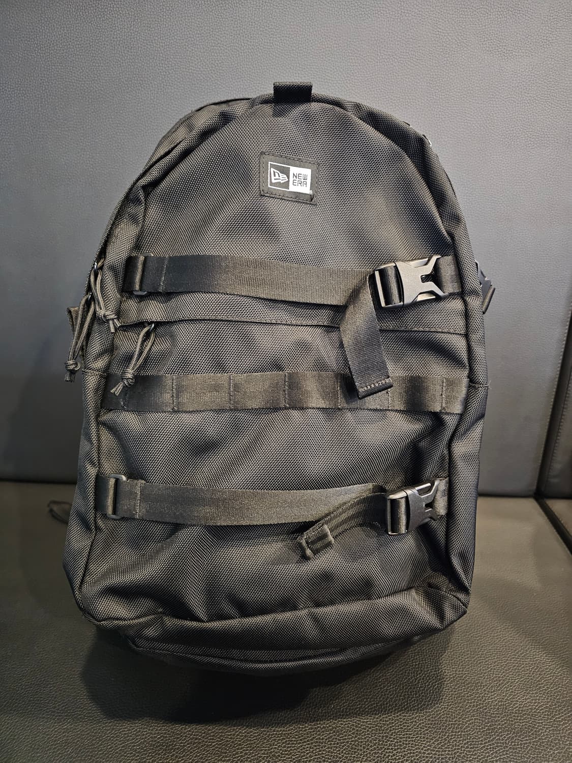 뉴에라 그라파이트 색상 백팩 상품이미지2