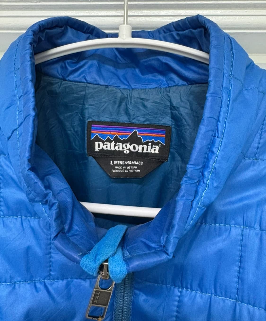 파타고니아 남성 나노퍼프 L사이즈입니다. 택 달린 새상품이고, 쨍한 파란 상품이미지4