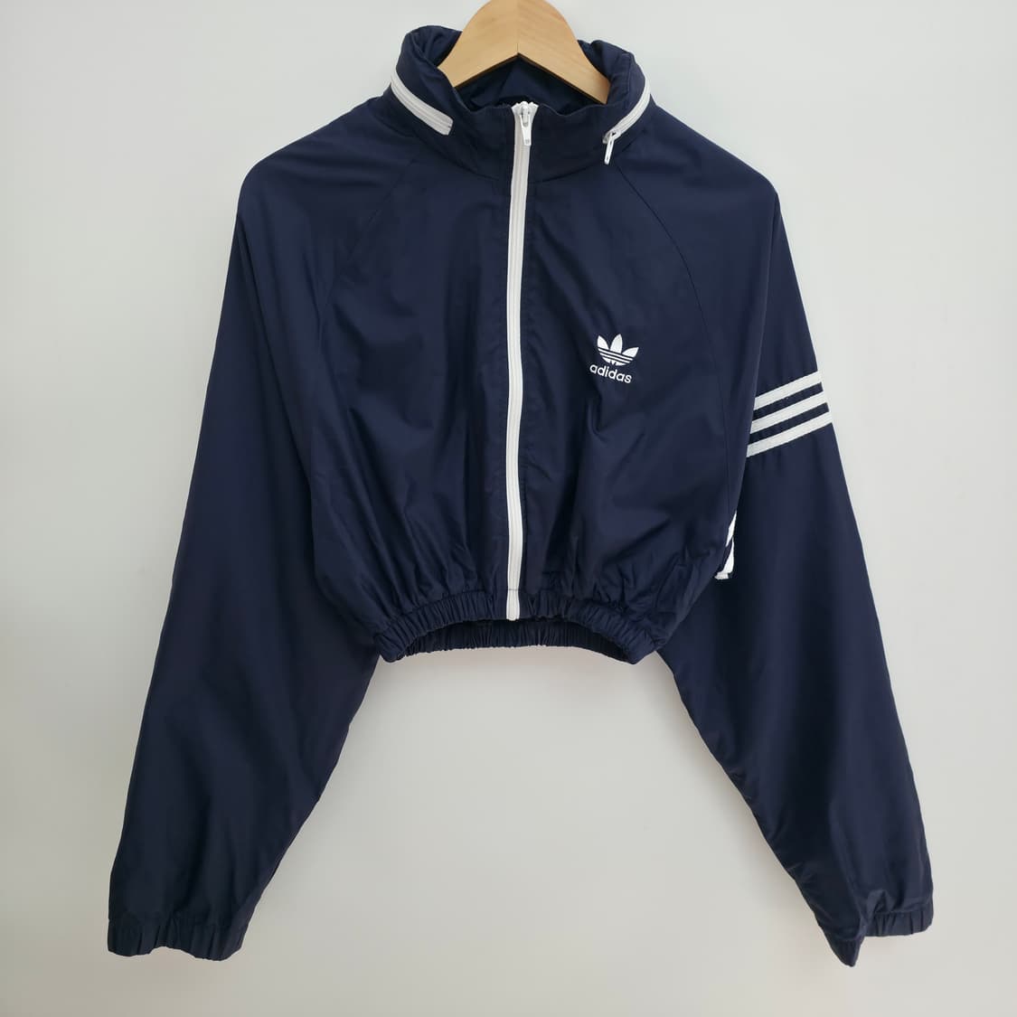 [M] 아디다스 네이비 크롭 리폼 바람막이 상품이미지1