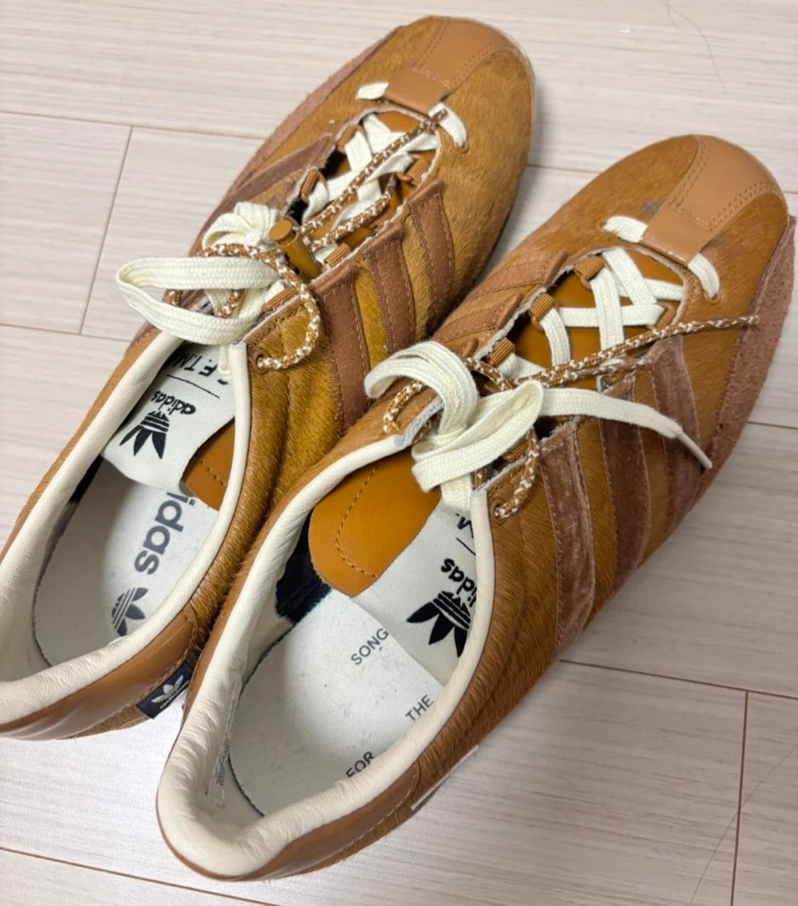 새상품상태 아디다스 송포더뮤트 스트라타 270사이즈 상품이미지3