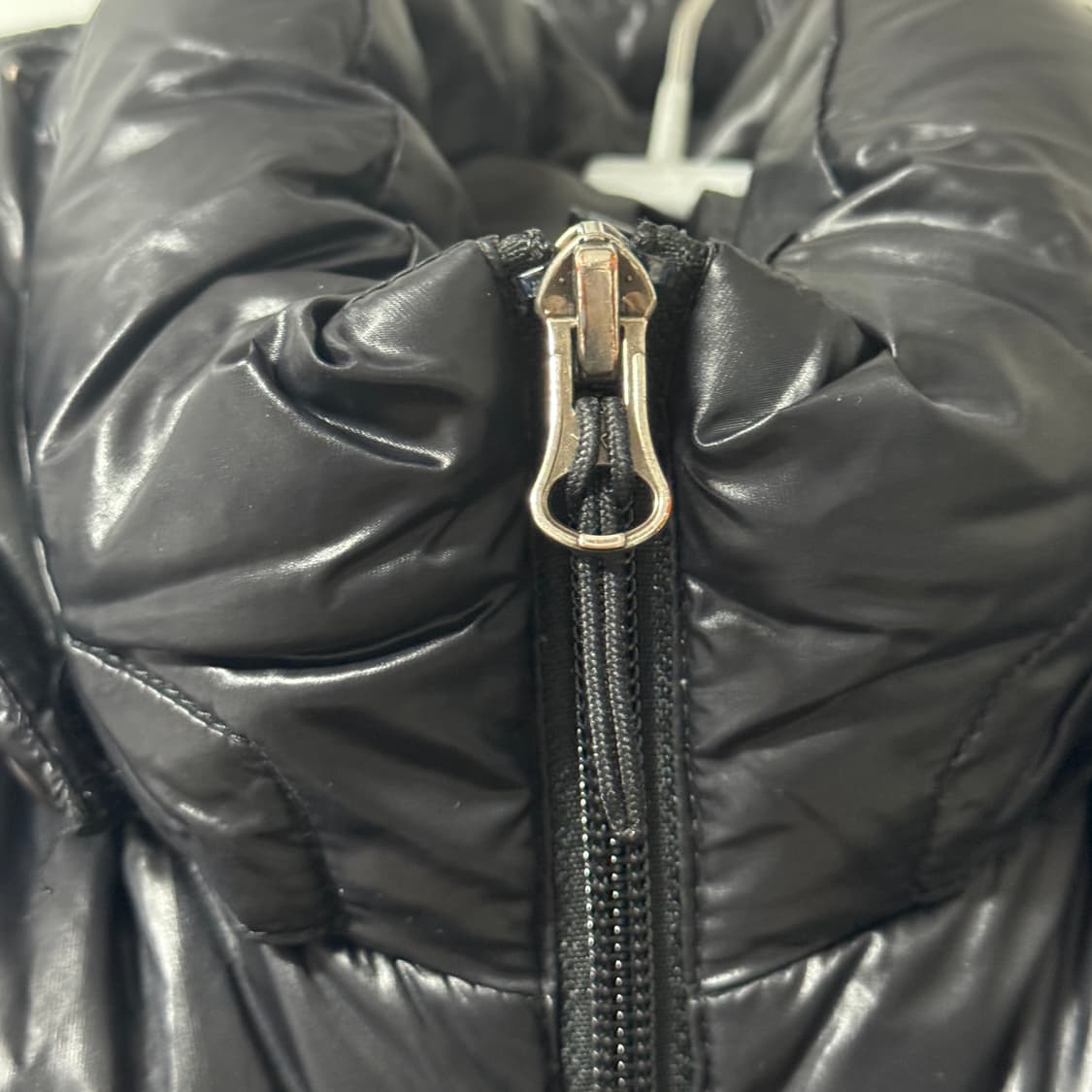 노스페이스 눕시 700 메트로 유광 패딩 상품이미지4