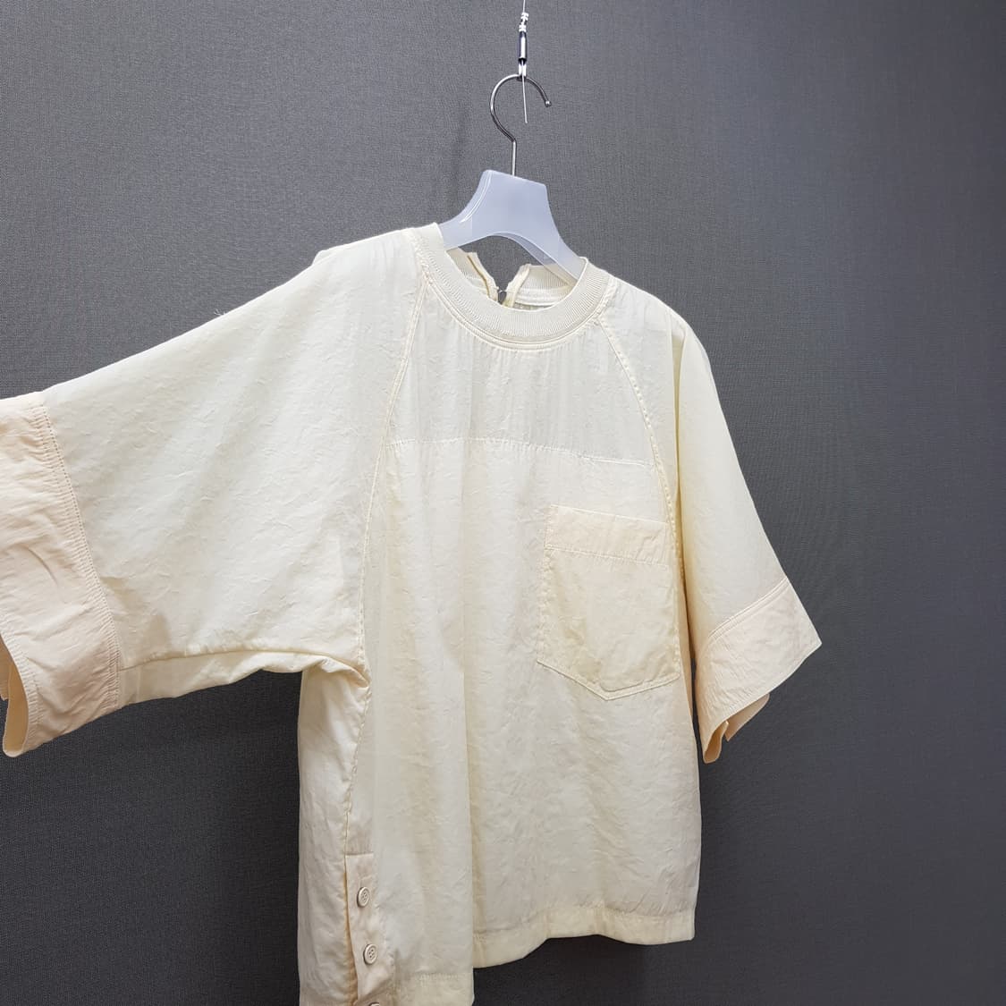 구호 kuho 2023 반팔 블라우스 2사이즈 상품이미지3